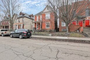 839 Oak St in Columbus, OH - Building Photo