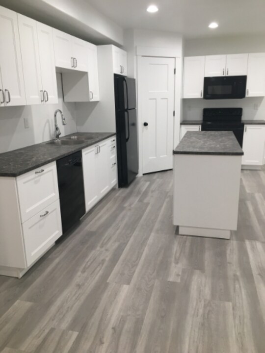 542 E 300 N in Pleasant Grove, UT - Building Photo