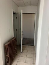 156 Rockaway Ave-Unit -C in Valley Stream, NY - Building Photo - Building Photo