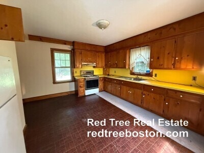 1143 Beacon St, Unit 1 in Newton, MA - Foto de edificio - Building Photo