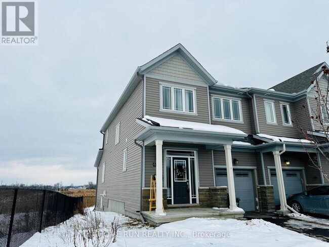 634 Flagstaff Dr in Ottawa, ON - Building Photo - Building Photo