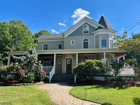 38 Totowa Rd in Wayne, NJ - Building Photo