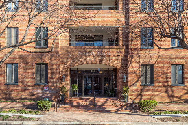 Tannery House in Alexandria, VA - Foto de edificio - Building Photo