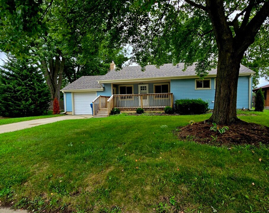 906 W Walnut St in Kankakee, IL - Building Photo