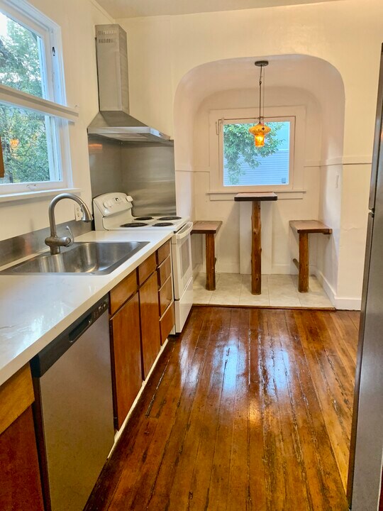 3633 Palatine Ave N in Seattle, WA - Building Photo