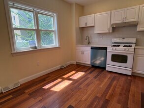 24 Rossmore St, Unit 1 in Somerville, MA - Building Photo - Building Photo