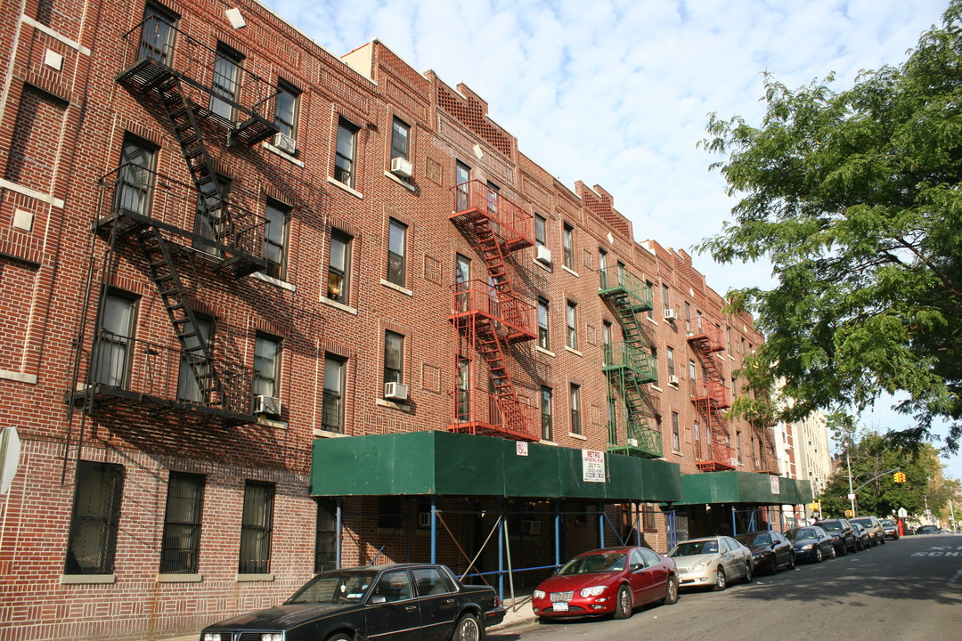 314 E 183rd St in Bronx, NY - Building Photo