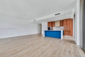 2678 Tigertail Ave, Unit 1501 in Miami, FL - Building Photo - Building Photo