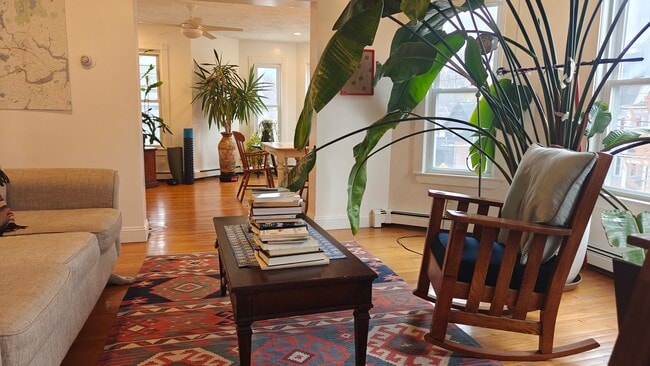 2 Rogers Ave, Unit 2 in Somerville, MA - Building Photo - Building Photo