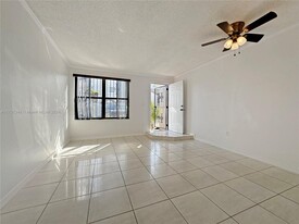 2073 W 54th Terrace in Hialeah, FL - Building Photo - Building Photo