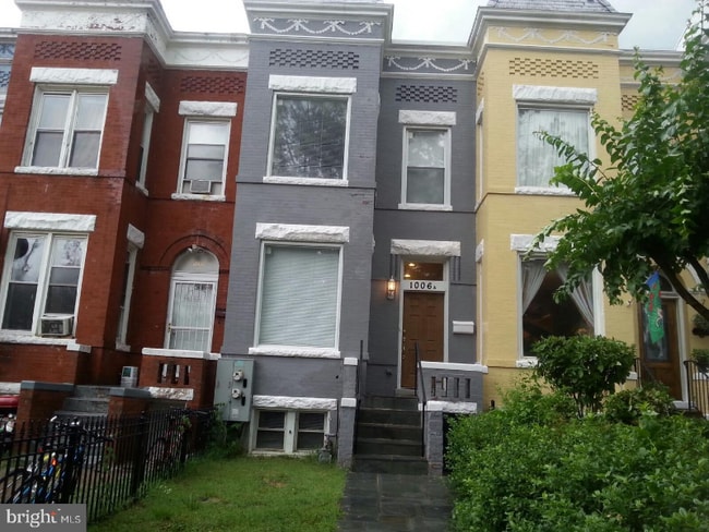 property at 1006 K St NE