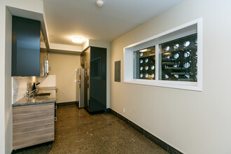 122 Sydenham St in Kingston, ON - Building Photo - Building Photo