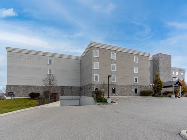 Baypoint Villas in Midland, ON - Building Photo - Building Photo