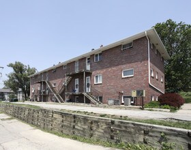 Keystone Park Apartments - Benson in Omaha, NE - Foto de edificio - Building Photo