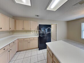 16635 Blanco Ky in San Antonio, TX - Building Photo - Building Photo