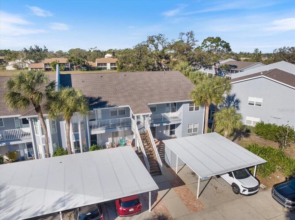 880 Bird Bay Dr W in Venice, FL - Building Photo