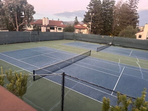 21071 Gary Dr in Castro Valley, CA - Foto de edificio - Building Photo