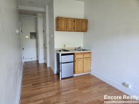 1077 Beacon St, Unit 6 Apartments