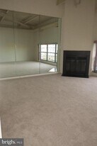 3 N Christopher Columbus Blvd in Philadelphia, PA - Building Photo