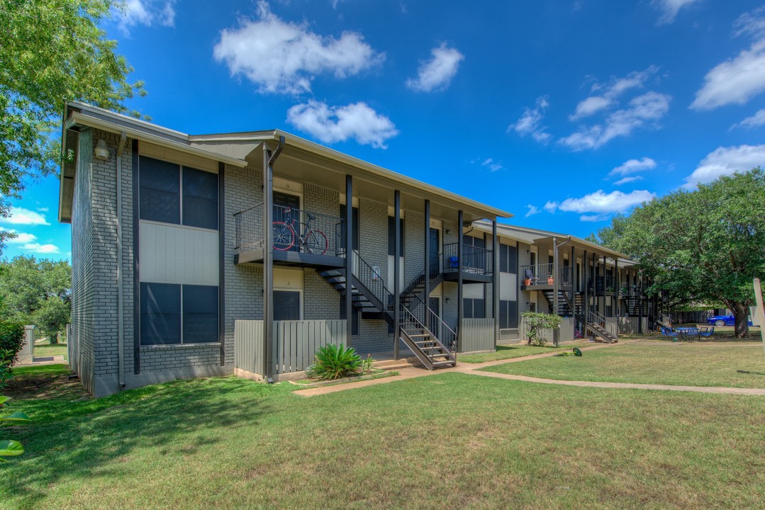 Pecan Creek Apartments in Austin, TX - Foto de edificio