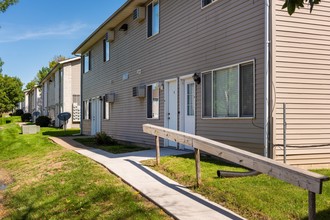 Jersey Meadows in Davenport, IA - Building Photo - Building Photo