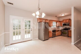 135 Lexington Ct, Unit C28 in Woodstock, GA - Foto de edificio - Building Photo