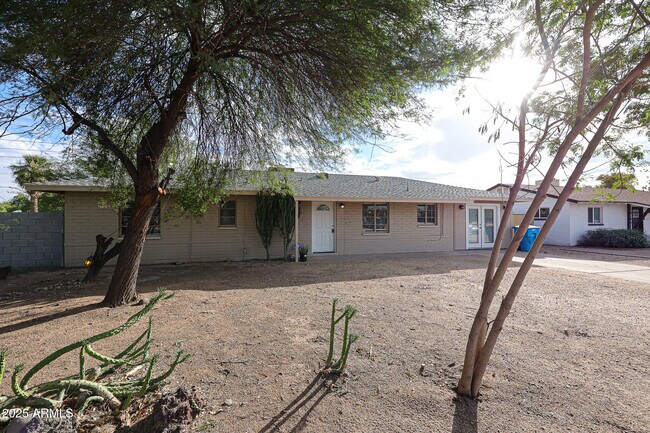 2301 W Osborn Rd in Phoenix, AZ - Building Photo - Building Photo