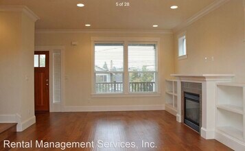 5406 NE Couch St in Portland, OR - Building Photo - Building Photo