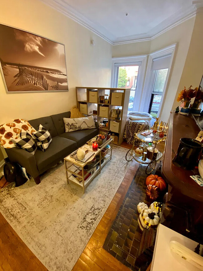 307 Beacon St, Unit 1 in Boston, MA - Building Photo - Building Photo