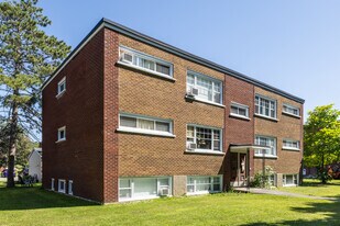 1503 Weyburn St in Ottawa, ON - Building Photo