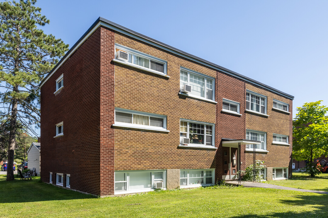 1503 Weyburn St in Ottawa, ON - Building Photo