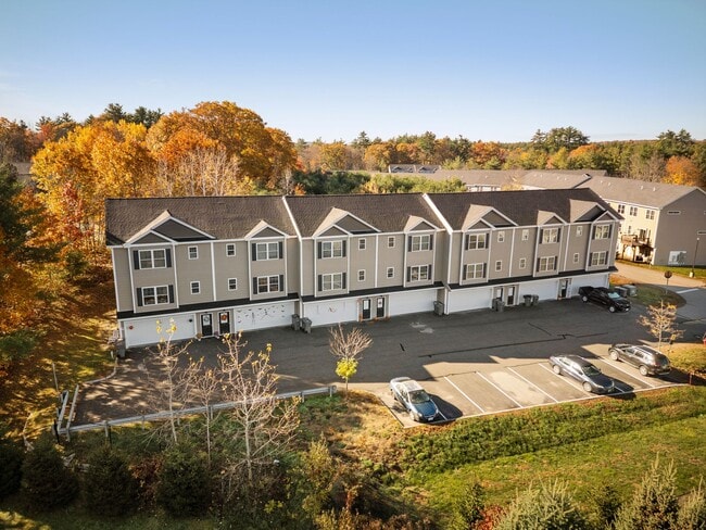 Half Peak Place in Rochester, NH - Building Photo - Building Photo