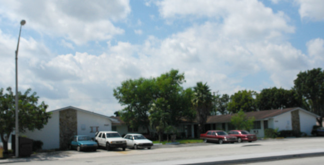 7240-7420 Pembroke Rd in Miramar, FL - Building Photo - Building Photo