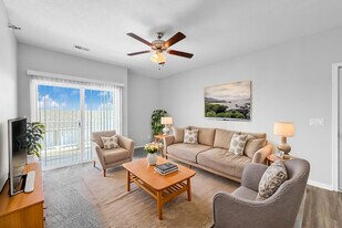 Sterling Pointe Apartments in Johnston, IA - Building Photo