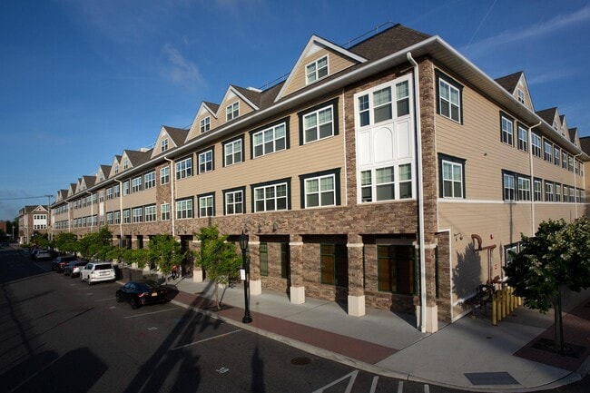 180 Atlantic Ave in Farmingdale, NY - Building Photo - Building Photo