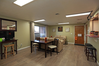 Centennial Place in Greeley, CO - Foto de edificio - Interior Photo