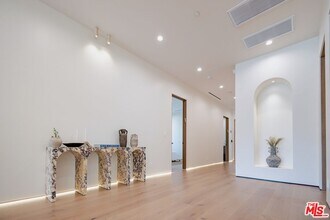 4703 Saloma Ave in Los Angeles, CA - Building Photo - Building Photo