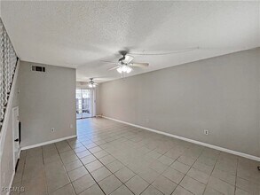 6635 Warwick Cir in Ft. Myers, FL - Building Photo - Building Photo