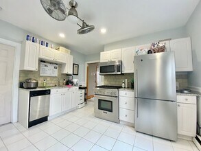137 Marcella St, Unit 3 in Boston, MA - Building Photo - Building Photo