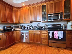 399 Washington St in Brookline, MA - Building Photo - Building Photo