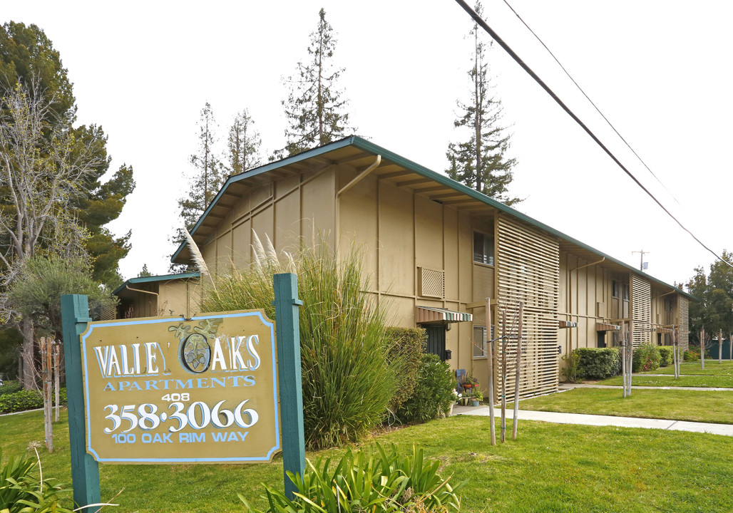 Valley Oaks Apartments in Los Gatos, CA - Building Photo