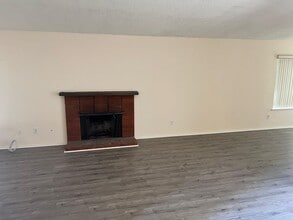 23062 Conde Dr in Santa Clarita, CA - Foto de edificio - Building Photo