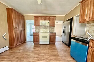 3 Holmes St in Thompson, CT - Foto de edificio - Building Photo