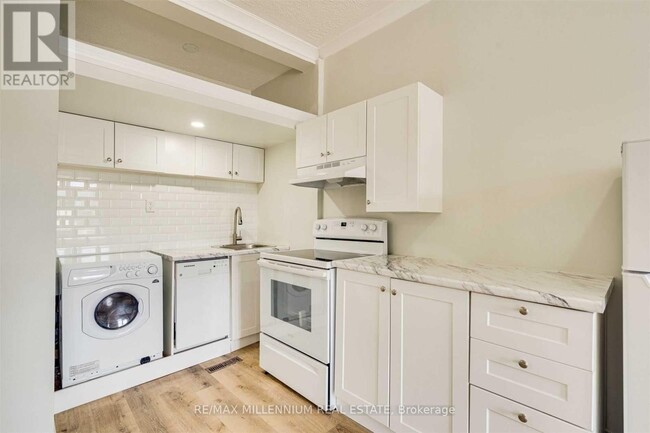 363-363 Barton St E in Hamilton, ON - Building Photo - Building Photo