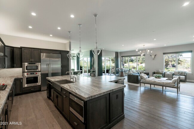 6166 N Scottsdale Rd in Paradise Valley, AZ - Building Photo - Building Photo