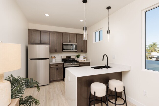 3350 Lockwood Dr in San Diego, CA - Building Photo - Building Photo