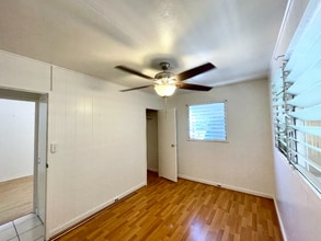 1279 Manulani St in Kailua, HI - Building Photo - Building Photo