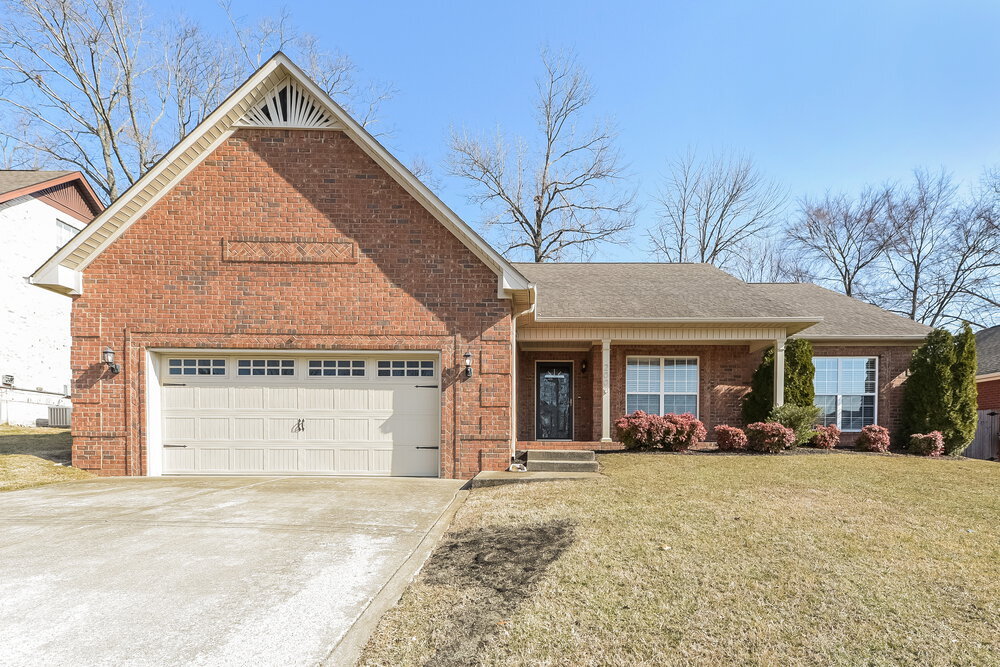 2008 Slayton Dr in Spring Hill, TN - Building Photo