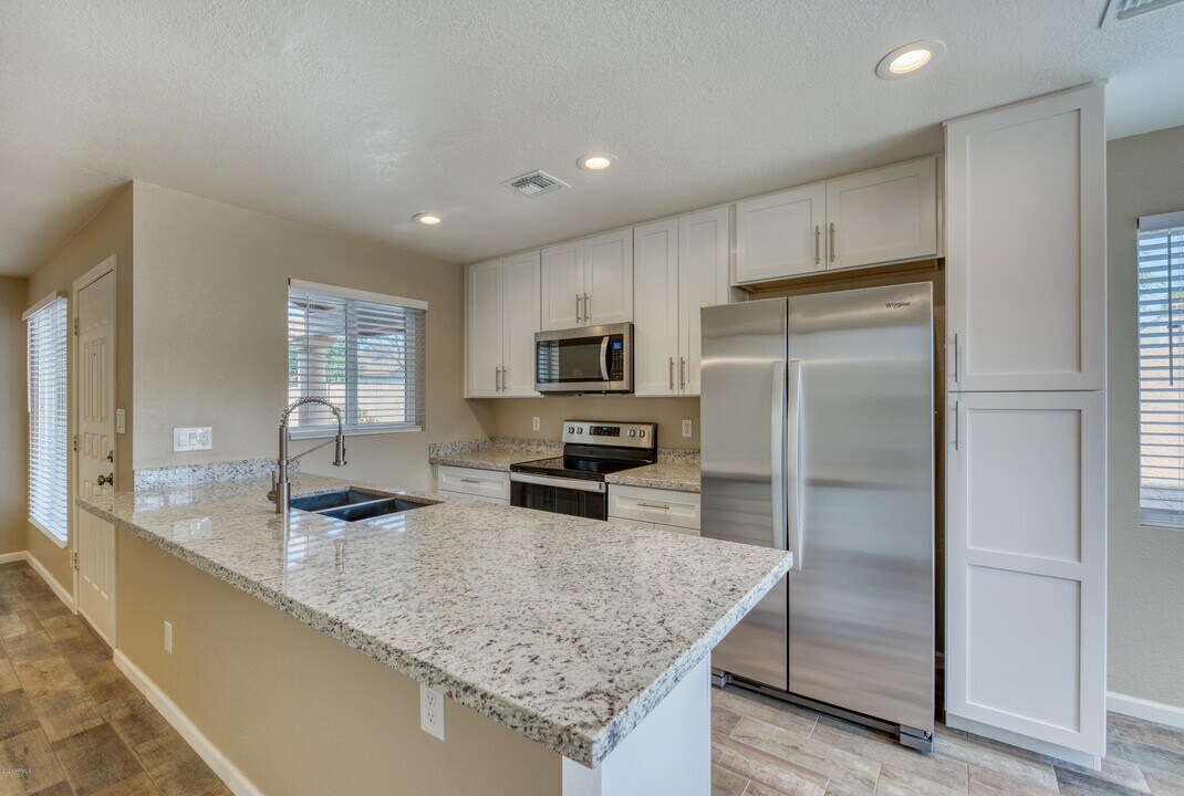 520 W Tonopah Dr in Phoenix, AZ - Building Photo