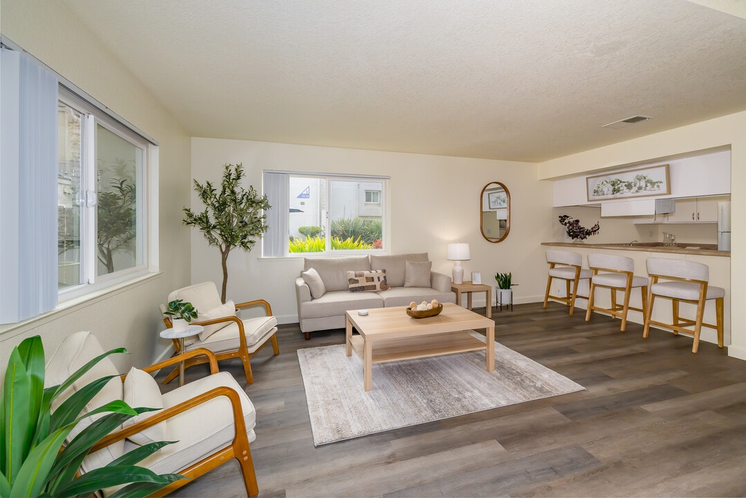 Fountain Circle Townhomes in Davis, CA - Building Photo